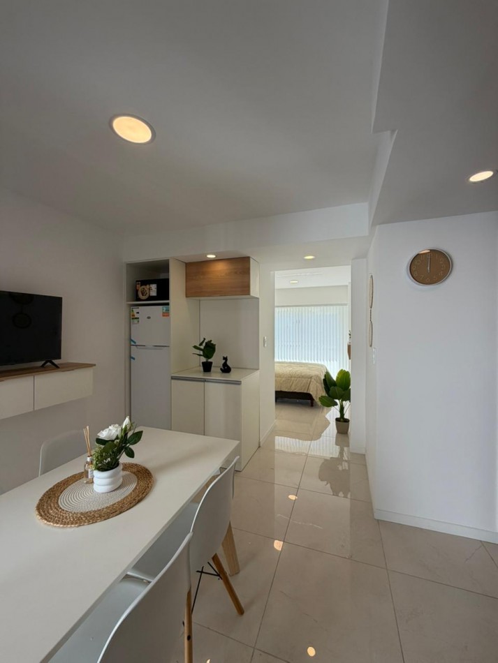 Amb y medio con balcon Bolivar 2672