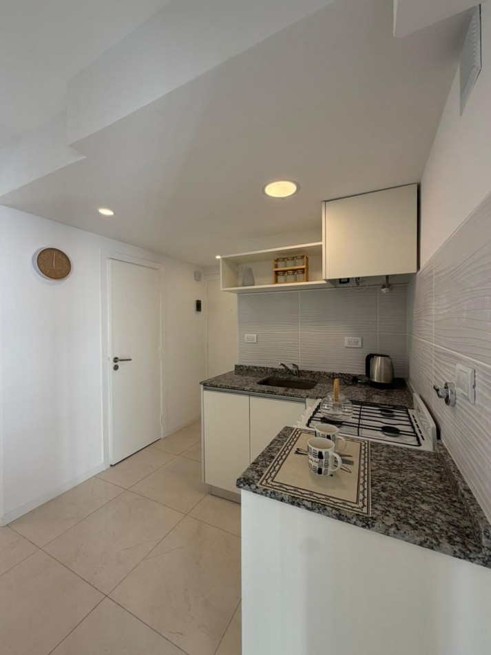 Amb y medio con balcon Bolivar 2672