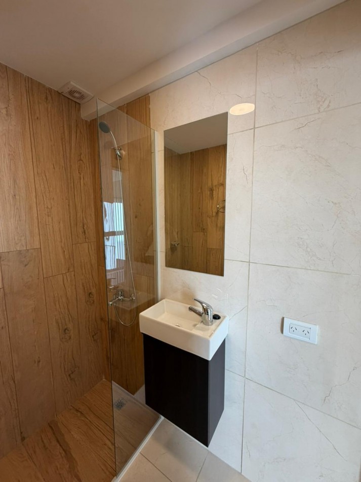 Amb y medio con balcon Bolivar 2672