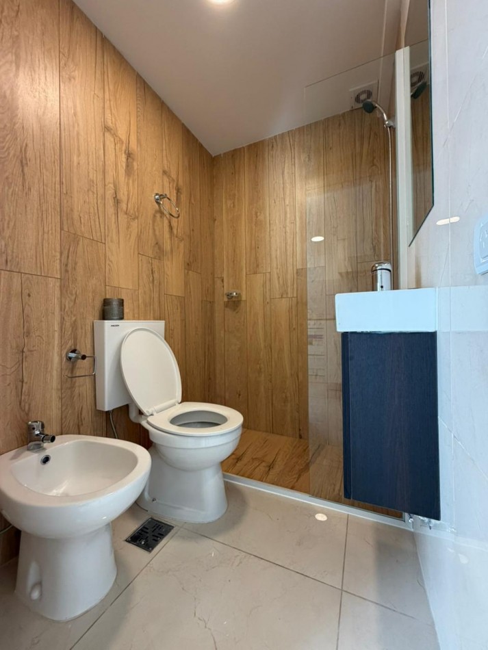 Amb y medio con balcon Bolivar 2672