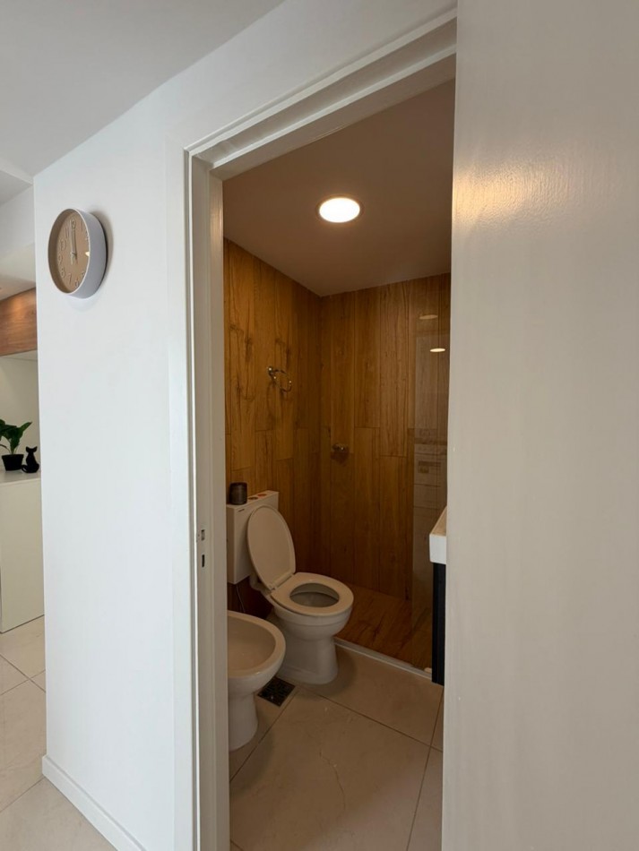 Amb y medio con balcon Bolivar 2672