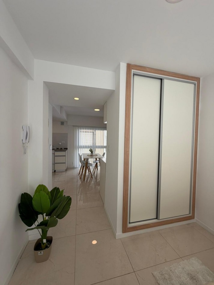 Amb y medio con balcon Bolivar 2672