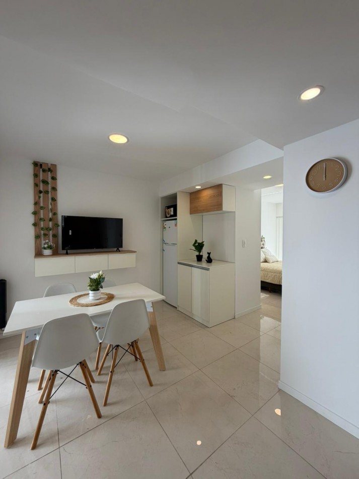 Amb y medio con balcon Bolivar 2672