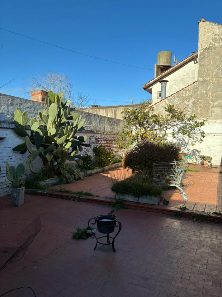 Chalet con local en San Jose. España y Quintana