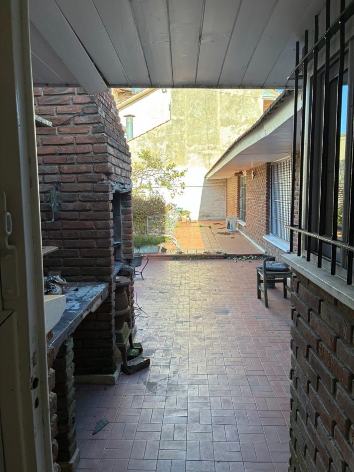 Chalet con local en San Jose. España y Quintana
